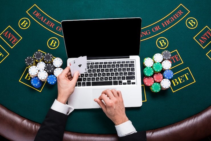 Aplikasi mobile interbos menampilkan layar beranda dengan permainan slot dan turnamen terjadwal